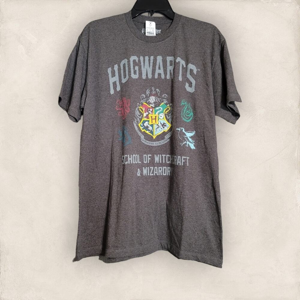 Harry Potter Grey Crewneck Short Sleeve Hogwarts School of Witchcraft & Wi